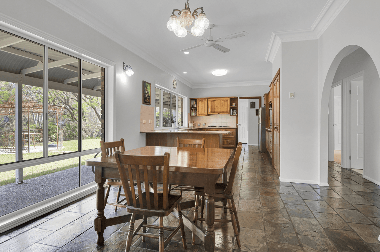 121  Oatlands Court, WIGHTS MOUNTAIN, QLD 4520