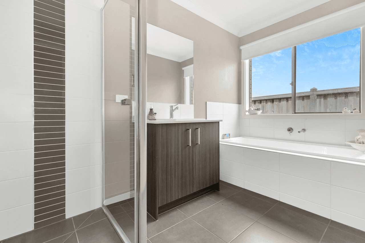 25 Willesden Crescent, WYNDHAM VALE, VIC 3024
