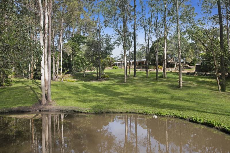 8 Ireland Court, CASHMERE, QLD 4500
