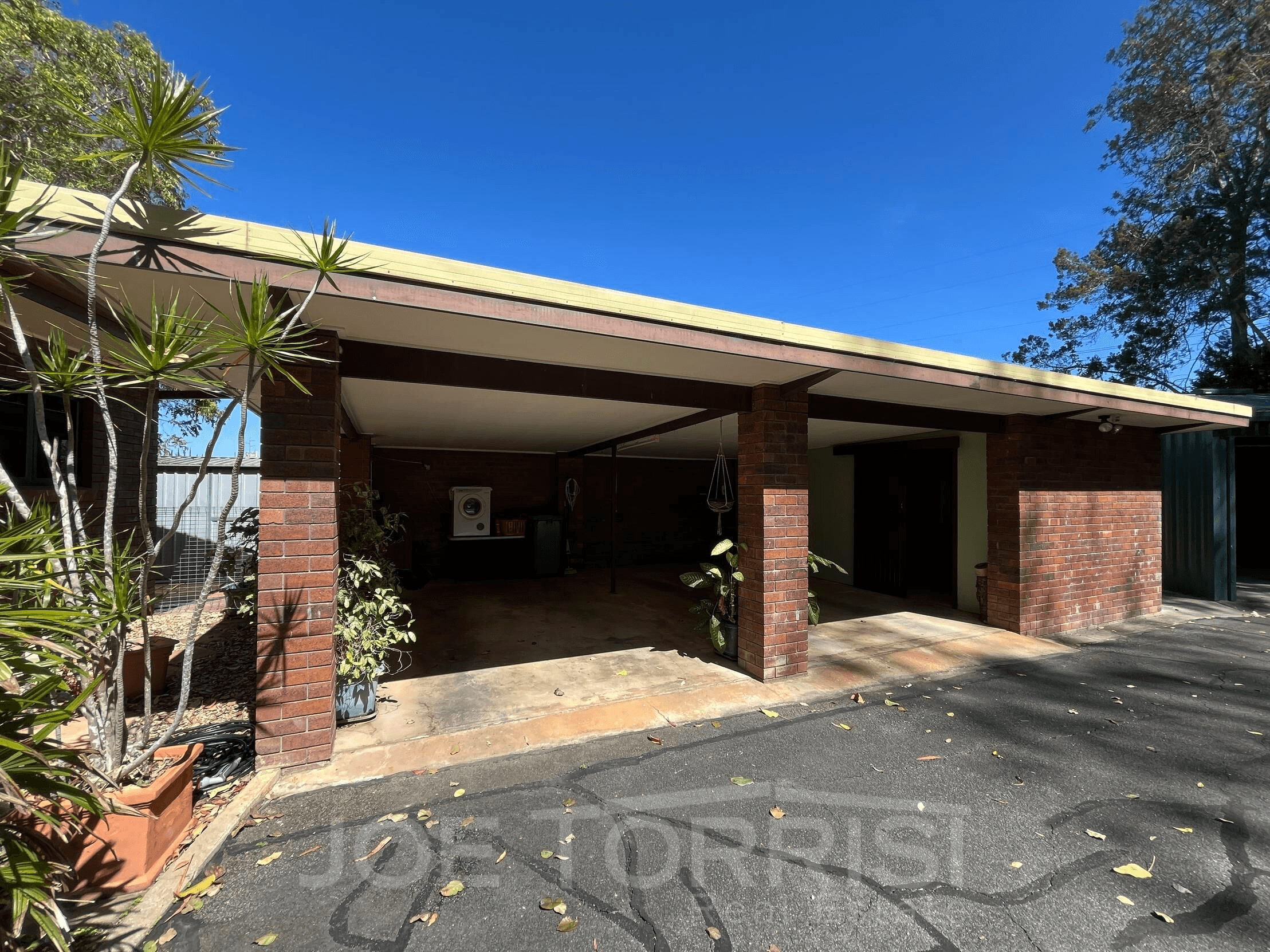 27 Anzac Avenue, Mareeba, QLD 4880