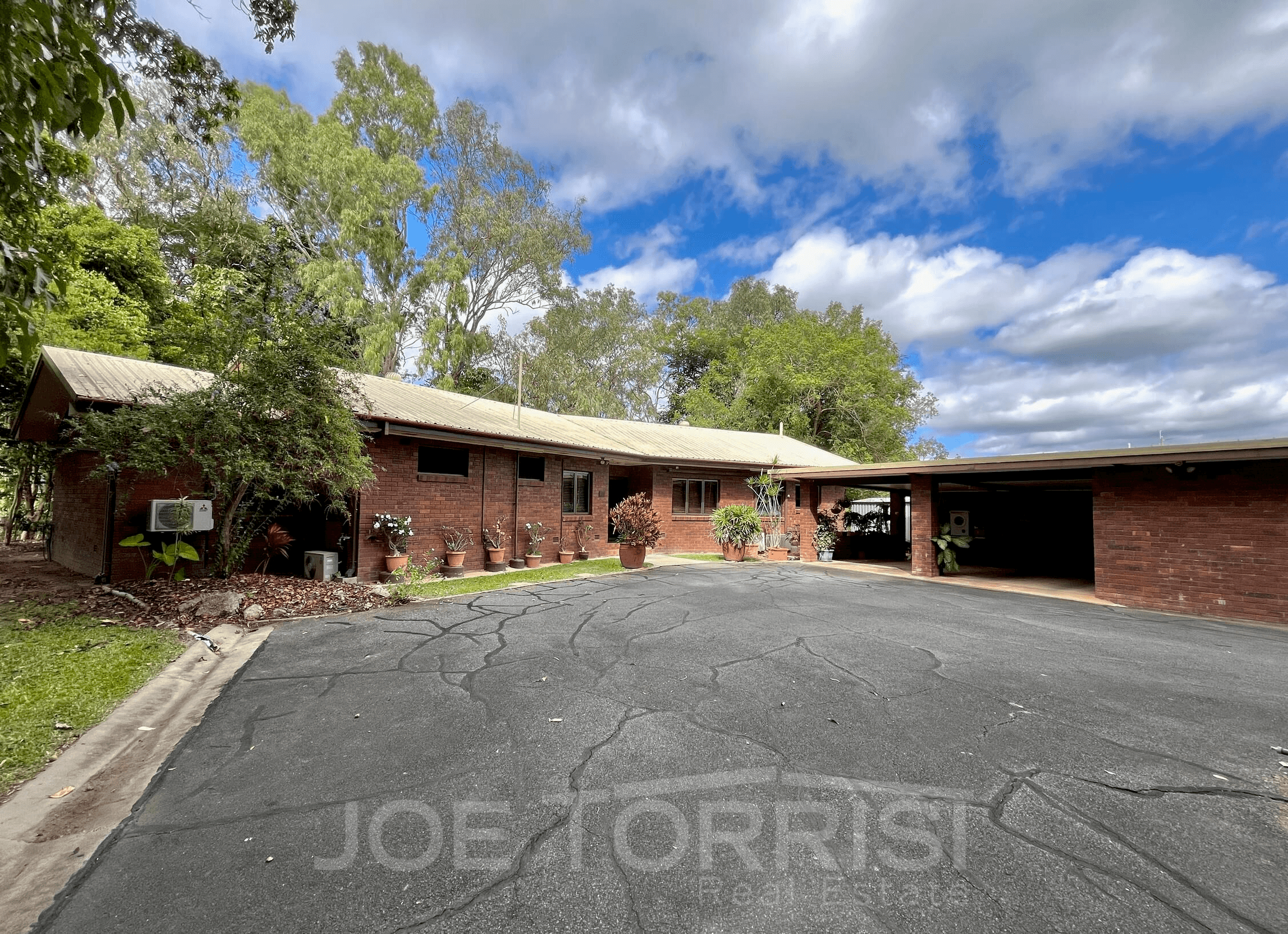 27 Anzac Avenue, Mareeba, QLD 4880