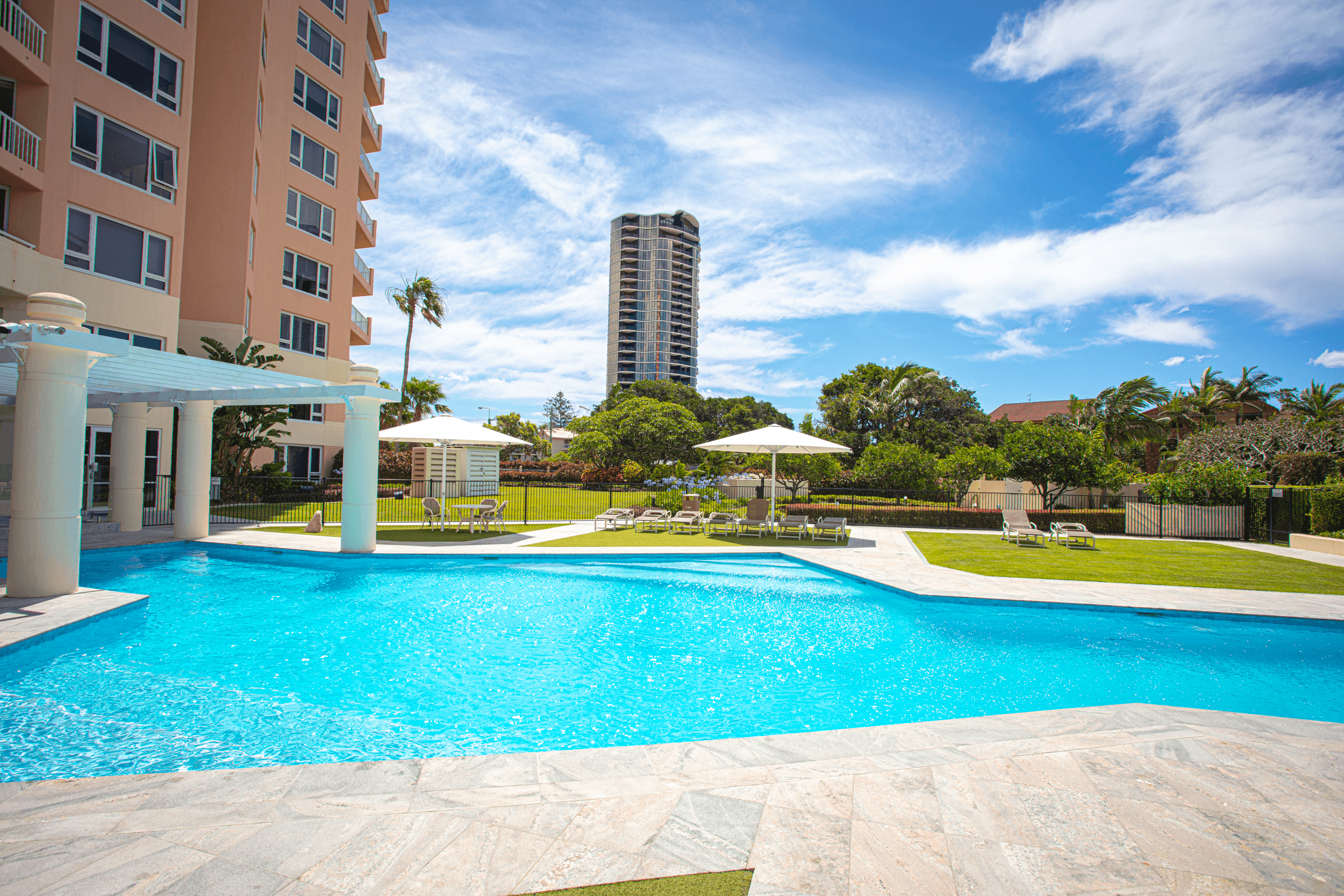 41/129 Surf Parade, BROADBEACH, QLD 4218