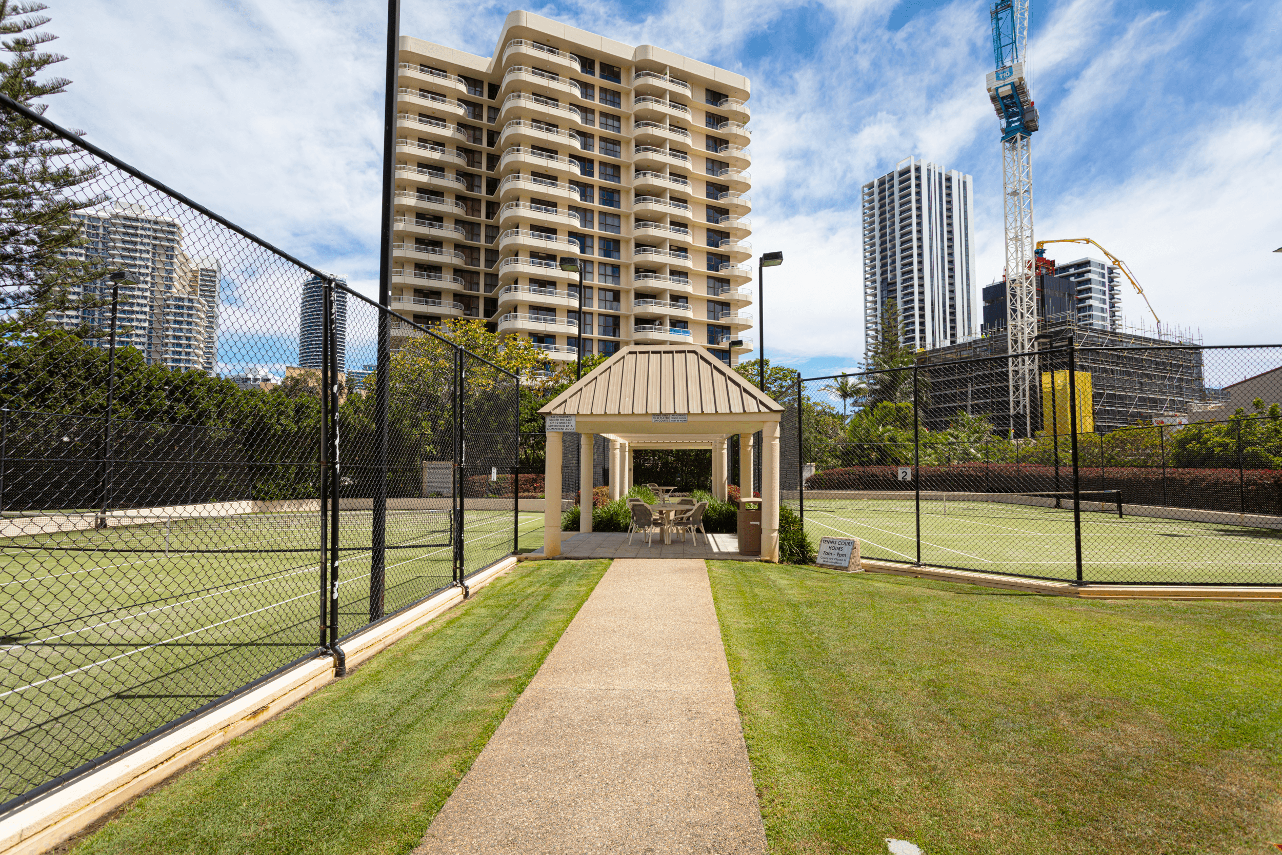 41/129 Surf Parade, BROADBEACH, QLD 4218