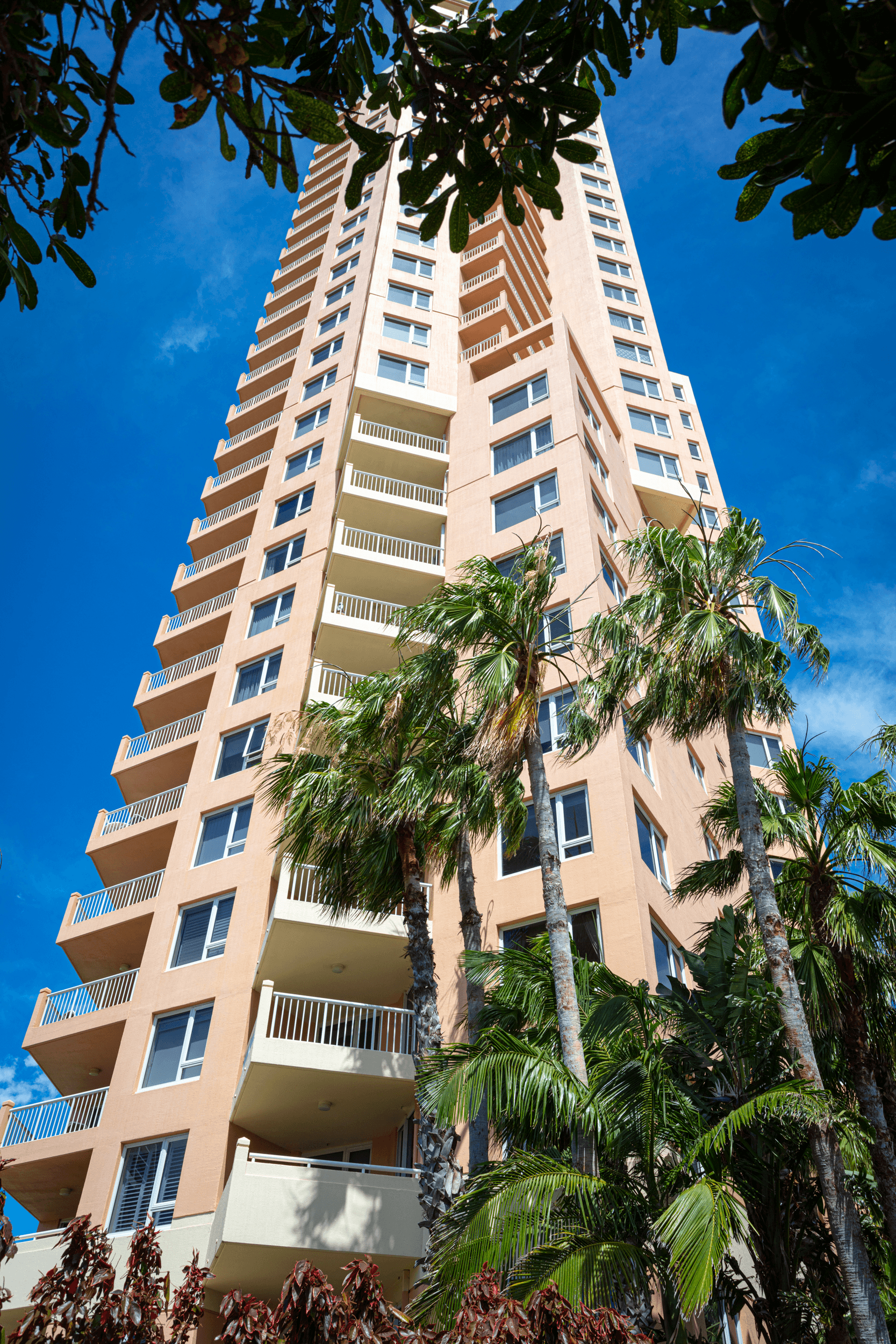 41/129 Surf Parade, BROADBEACH, QLD 4218