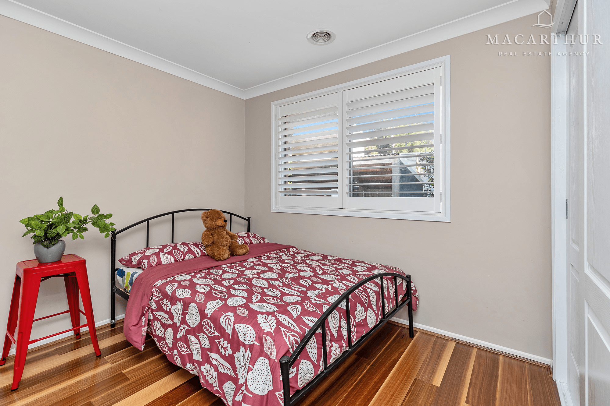 8 Marylands Way, Bourkelands, NSW 2650