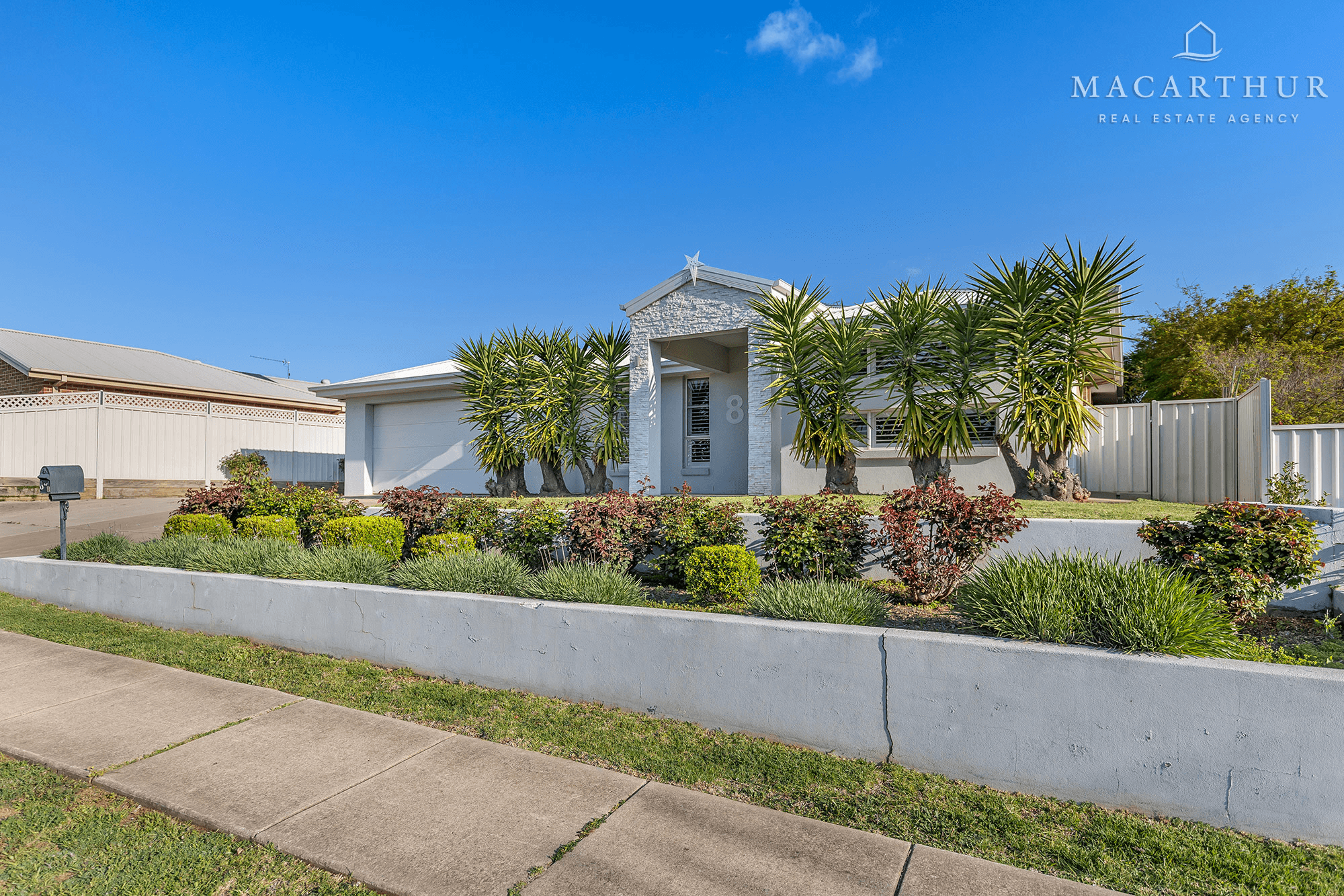 8 Marylands Way, Bourkelands, NSW 2650