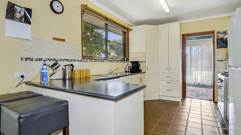 8 Longwood Road, AVENEL, VIC 3664