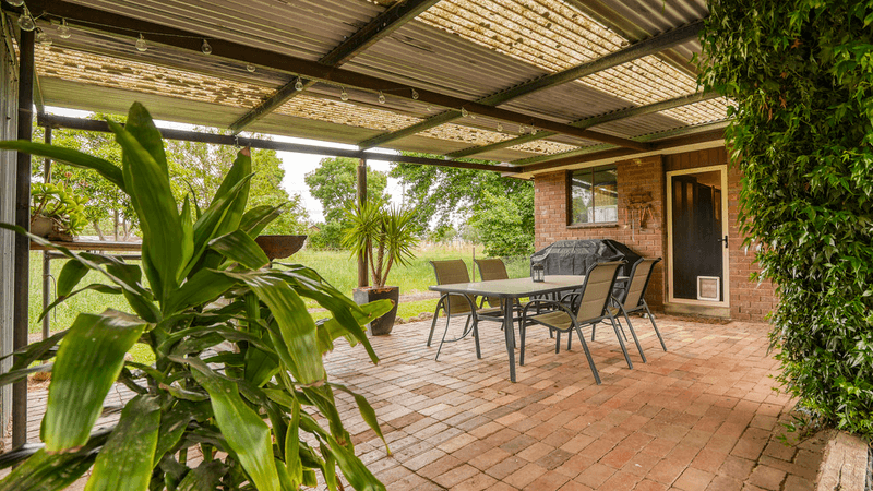 8 Longwood Road, AVENEL, VIC 3664