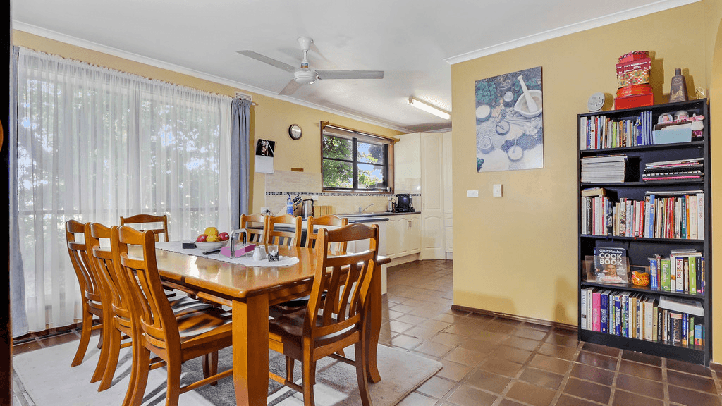 8 Longwood Road, AVENEL, VIC 3664