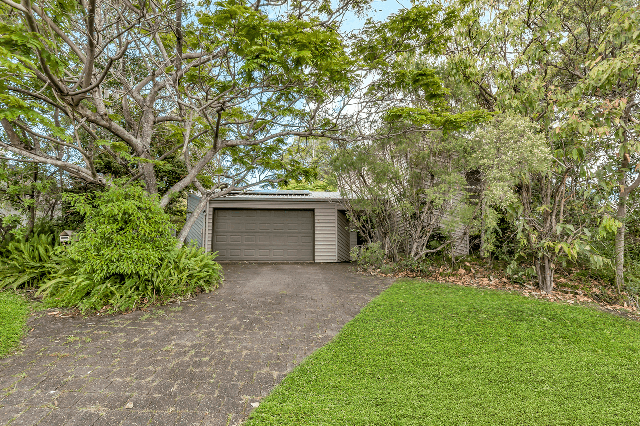 5 Maralinga Dr Drive, ASHMORE, QLD 4214