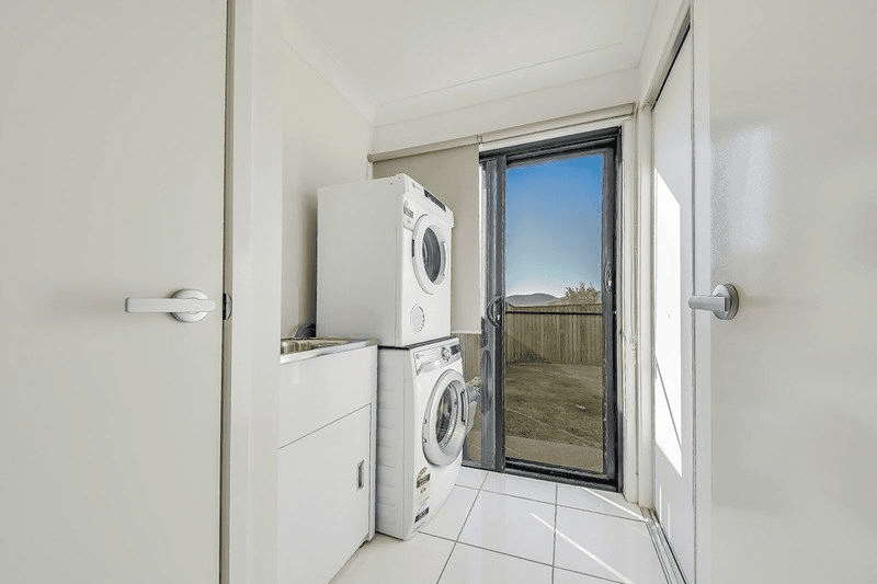 18 HOOP AVE, HIDDEN VALLEY, QLD 4703