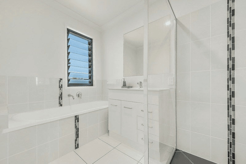 18 HOOP AVE, HIDDEN VALLEY, QLD 4703