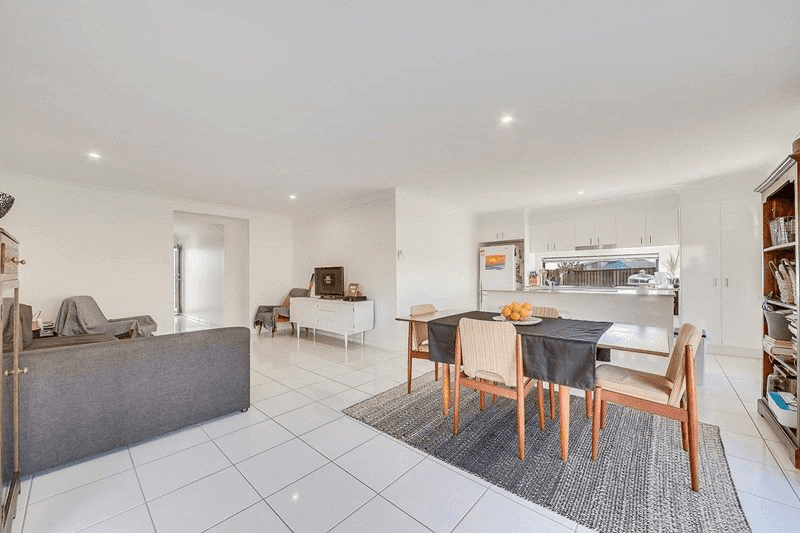 18 HOOP AVE, HIDDEN VALLEY, QLD 4703