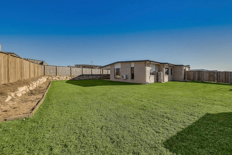 18 HOOP AVE, HIDDEN VALLEY, QLD 4703