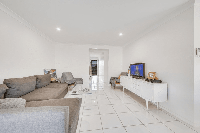 18 HOOP AVE, HIDDEN VALLEY, QLD 4703