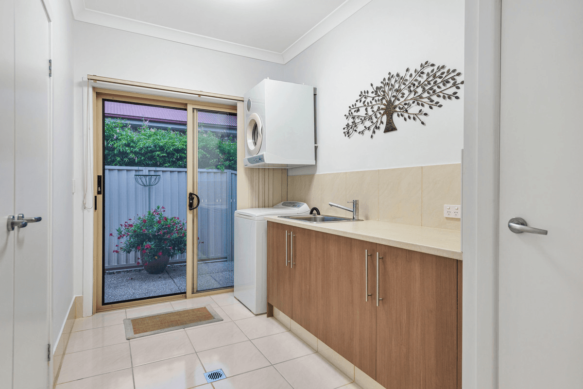 1 Siggies Place, UPPER COOMERA, QLD 4209