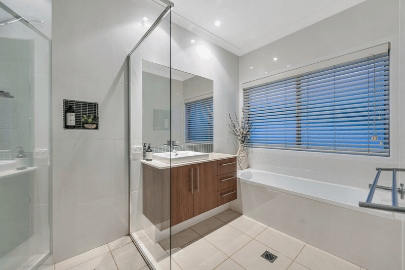 1 Siggies Place, UPPER COOMERA, QLD 4209