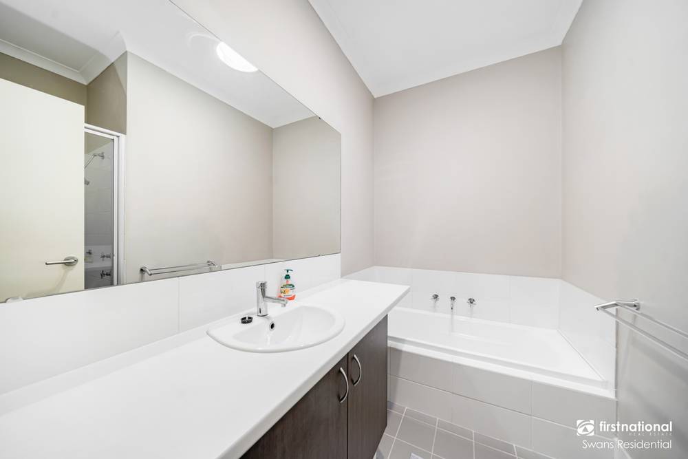 9 Yelnia Way, ELLENBROOK, WA 6069