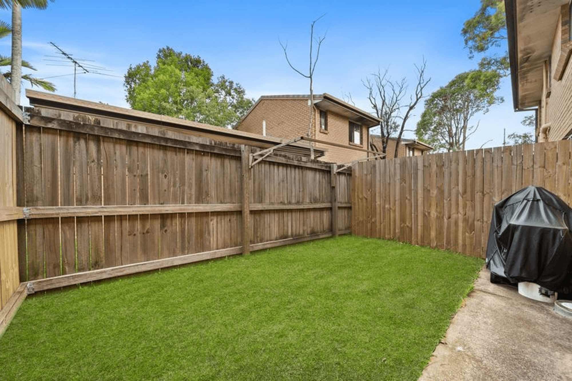 2/8 Cognac Court, KINGSTON, QLD 4114