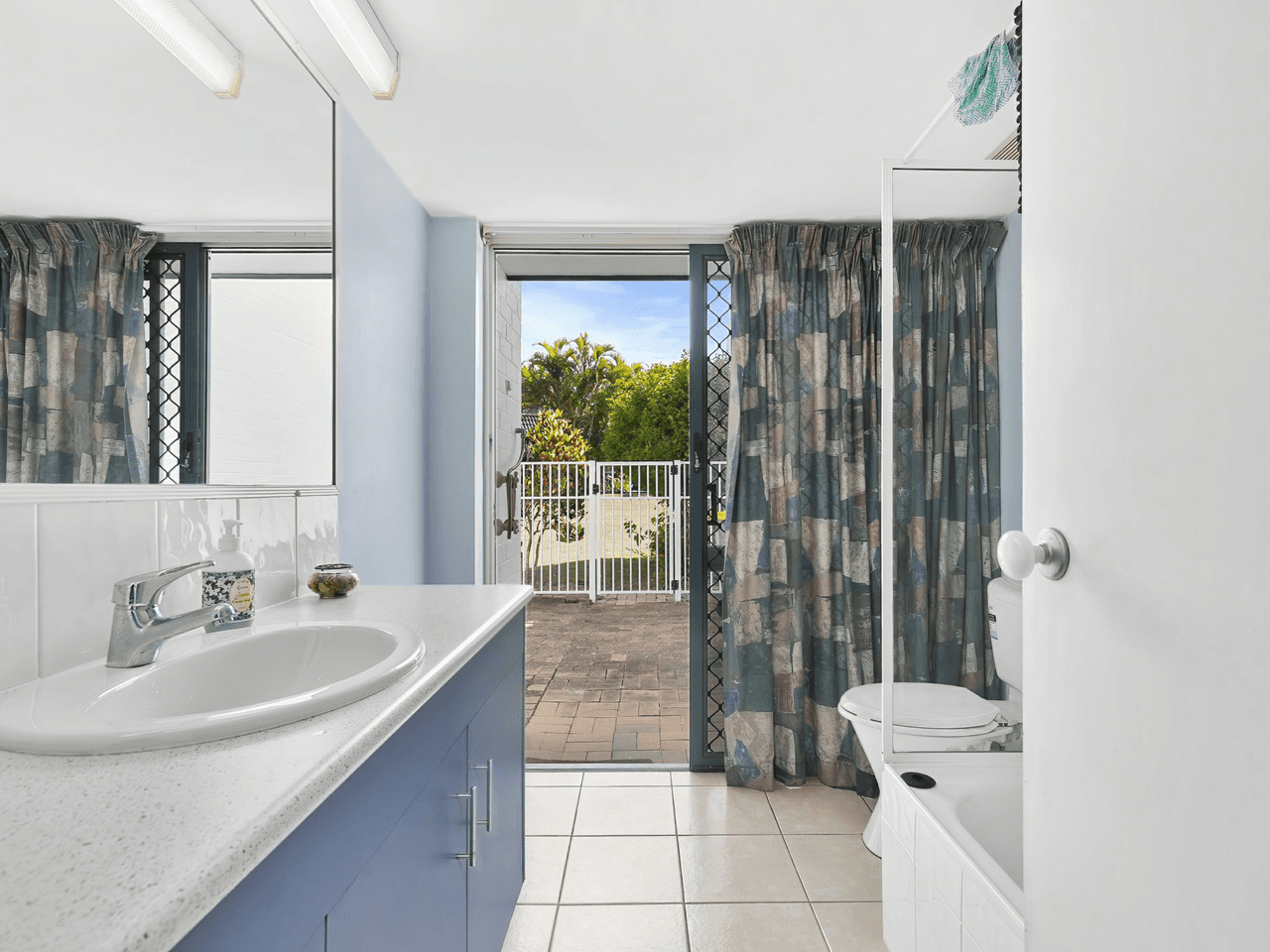 23B/10 Spinnaker Drive, SANDSTONE POINT, QLD 4511