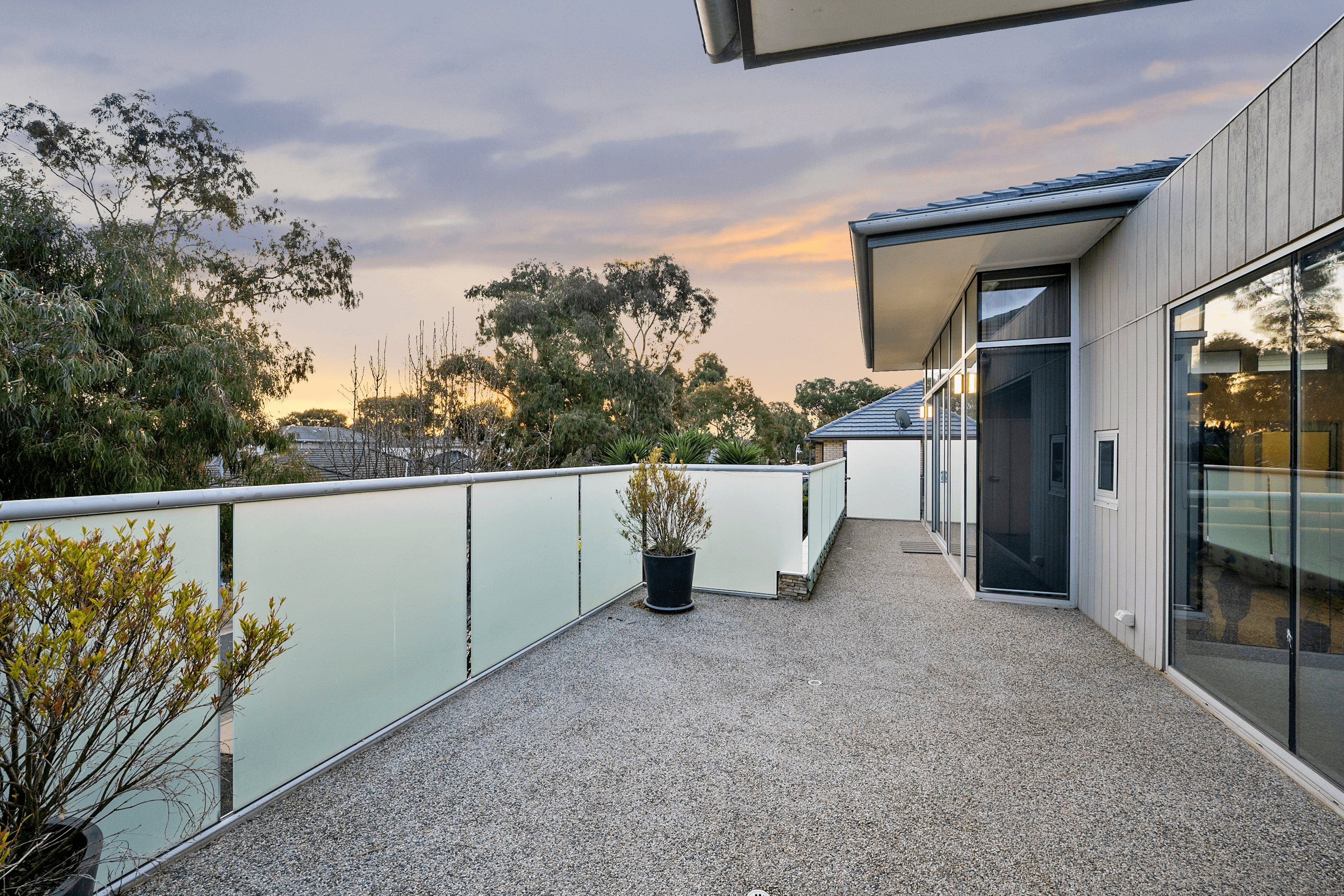 2 Tiffany Walk, SANCTUARY LAKES, VIC 3030