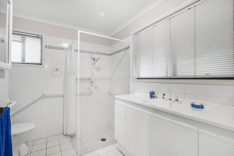 18 Moondarra Street, CHAPEL HILL, QLD 4069