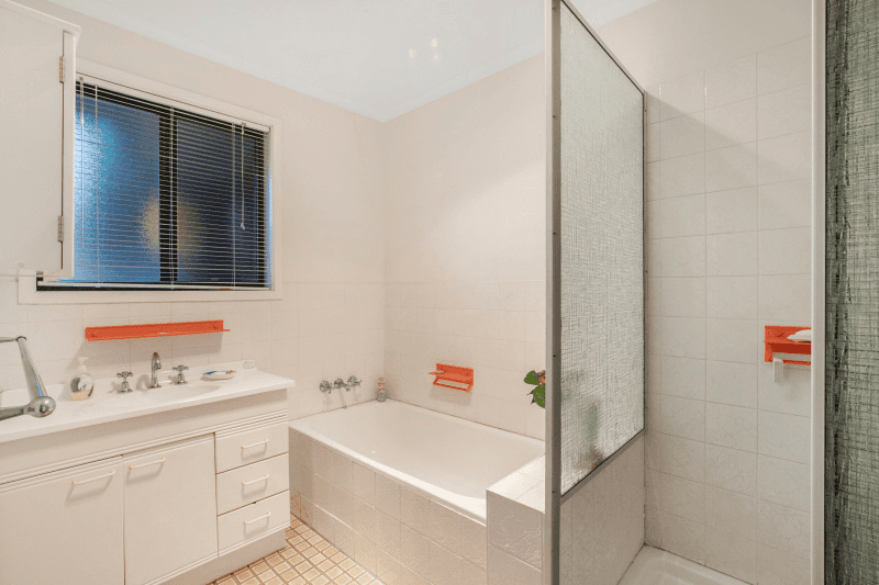 18 Moondarra Street, CHAPEL HILL, QLD 4069