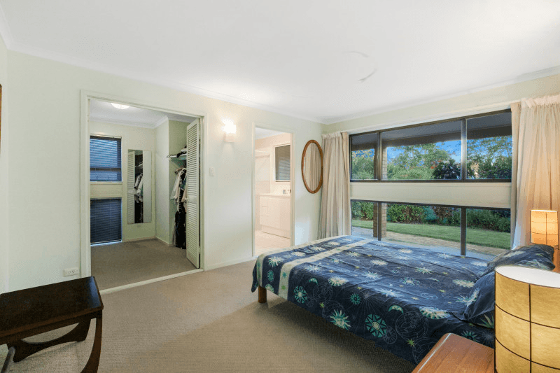 18 Moondarra Street, CHAPEL HILL, QLD 4069