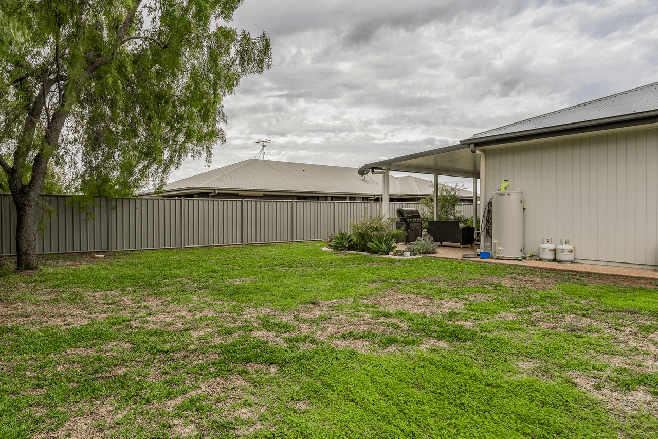 4  Doncaster Street, EMERALD, QLD 4720