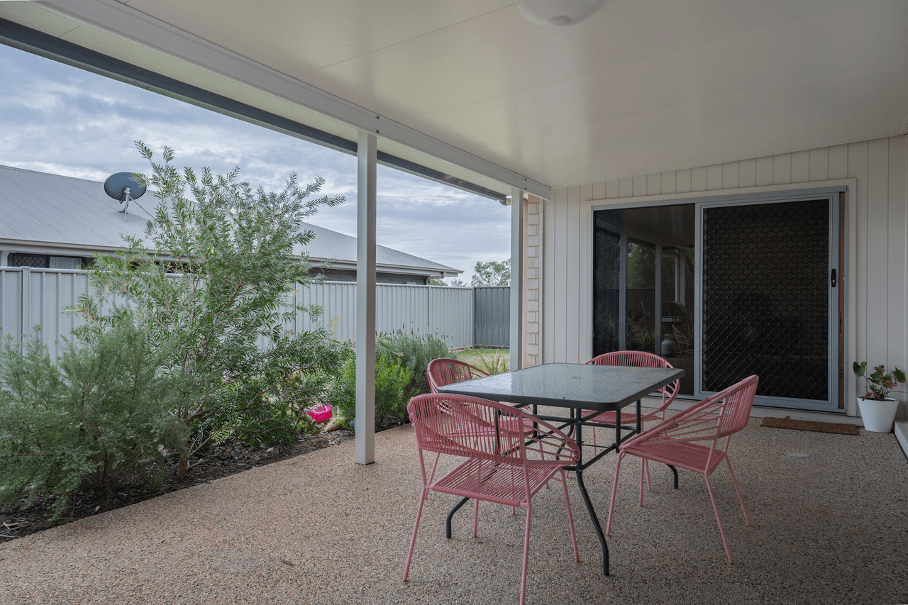 4  Doncaster Street, EMERALD, QLD 4720