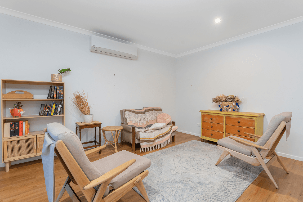 4  Doncaster Street, EMERALD, QLD 4720