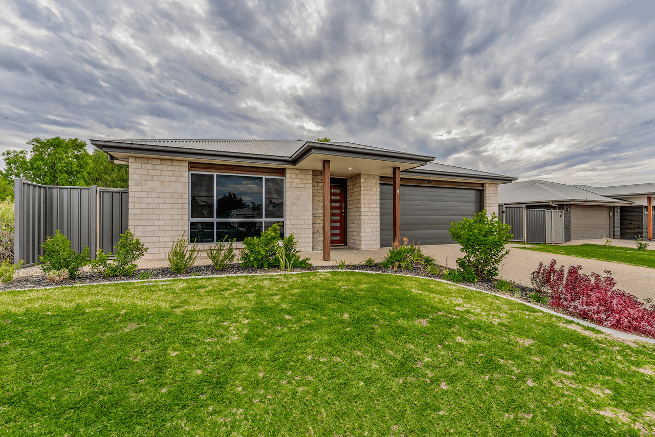 4  Doncaster Street, EMERALD, QLD 4720