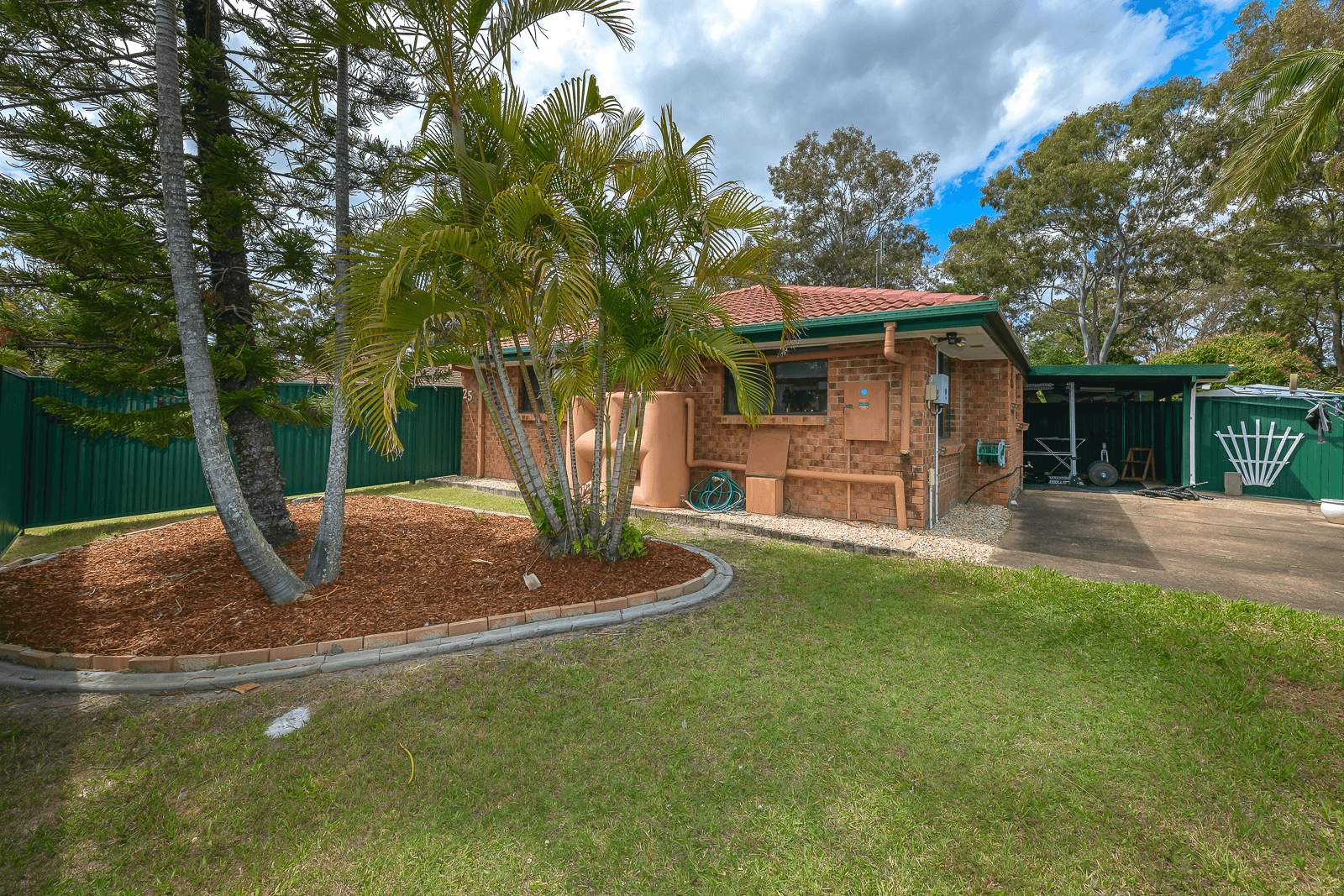 1/25 Morinda Way, LABRADOR, QLD 4215