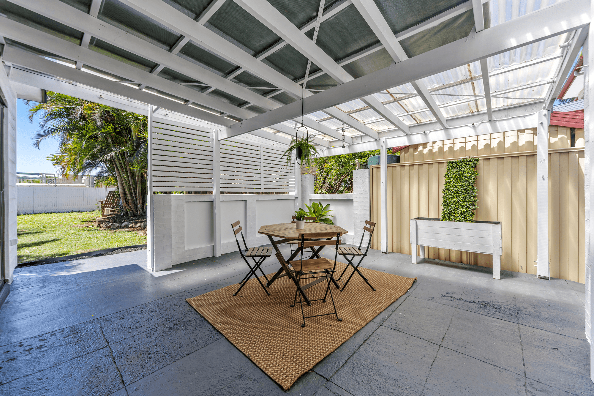 8A Bell Street, WOODY POINT, QLD 4019