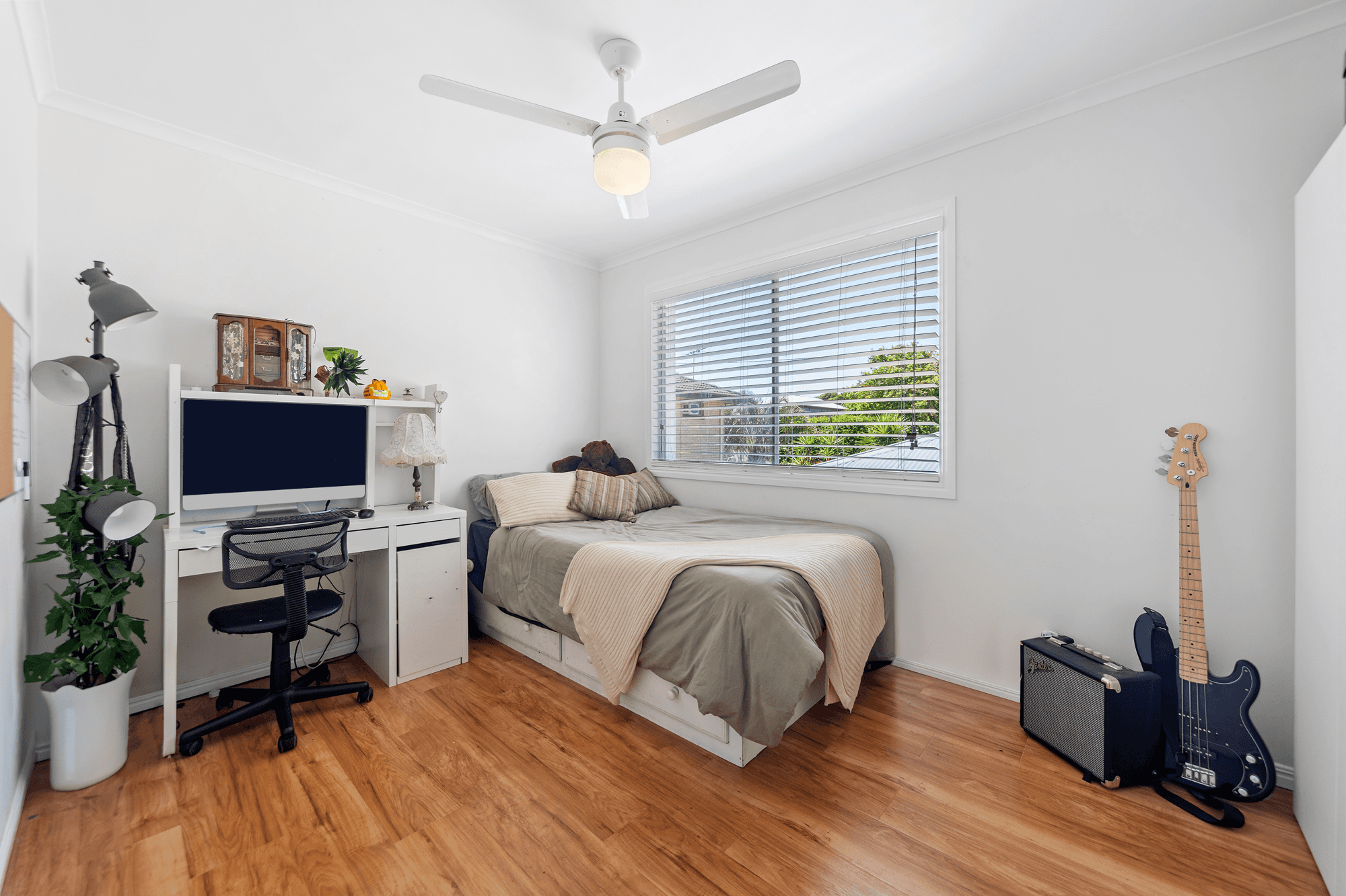 8A Bell Street, WOODY POINT, QLD 4019