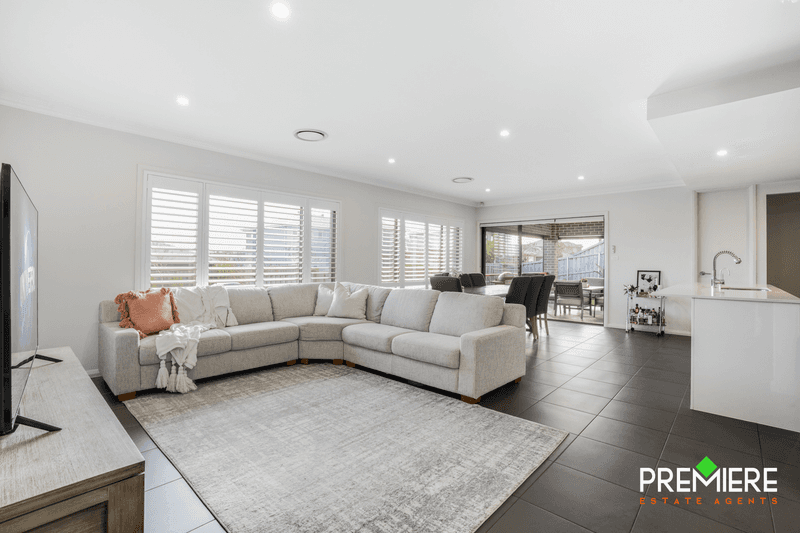 21 Buckingham Loop, Oran Park, NSW 2570