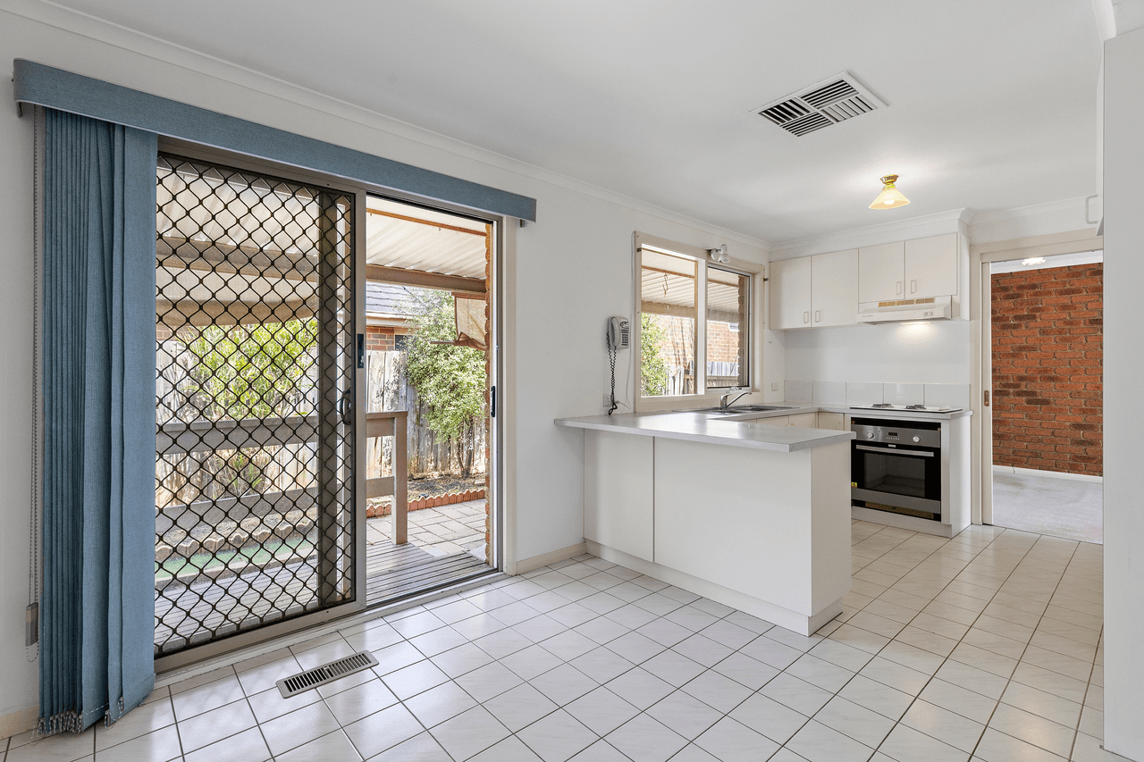 2/10 Myrtle Street, BAYSWATER, VIC 3153