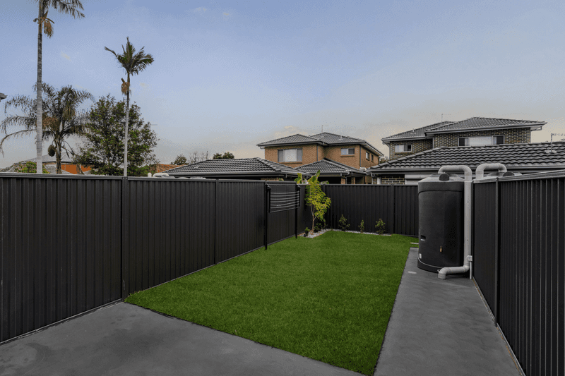 2/14 Flanagan Avenue, MOOREBANK, NSW 2170