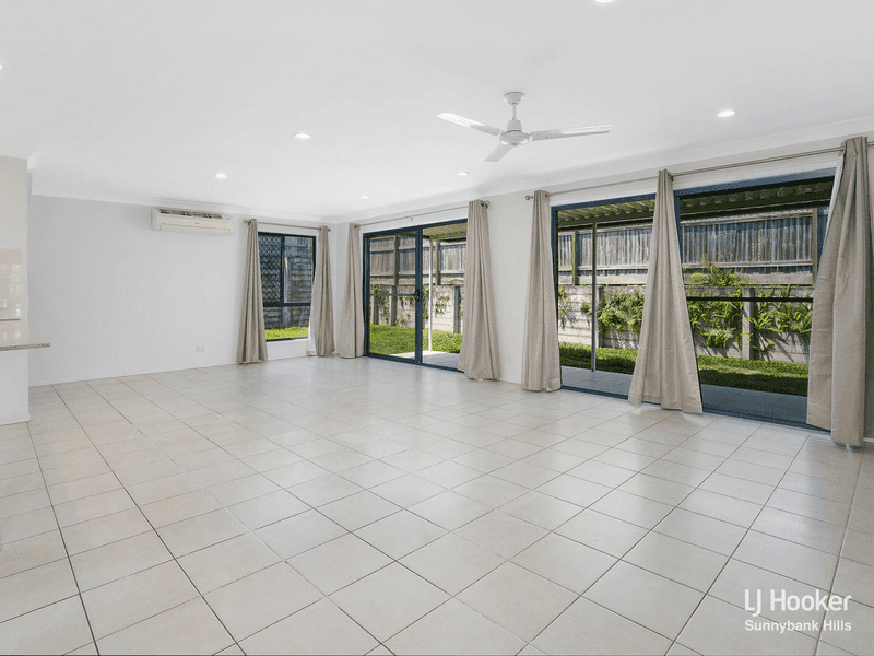 4 Flametree Crescent, BERRINBA, QLD 4117