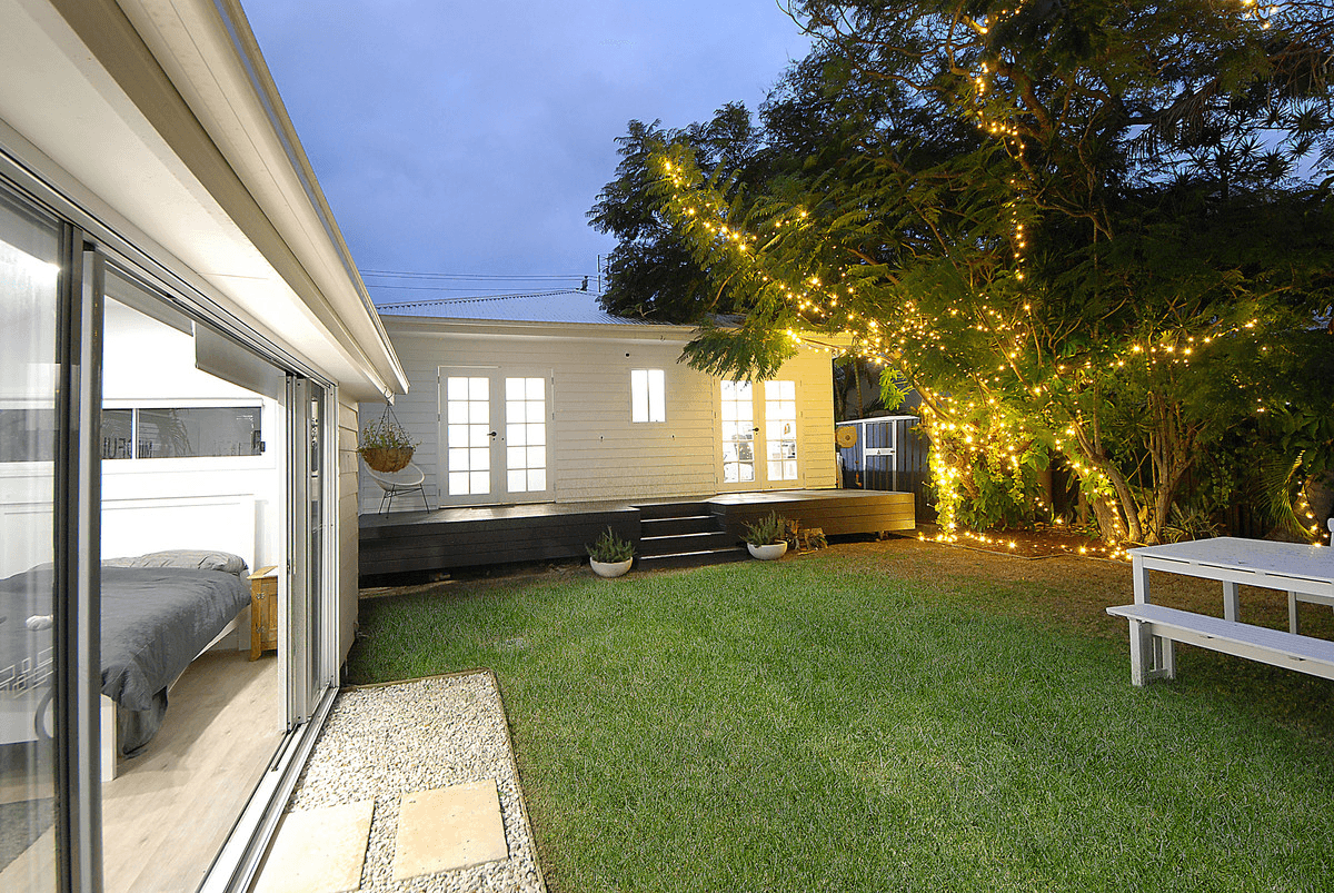 10 Lemana Lane, BURLEIGH HEADS, QLD 4220