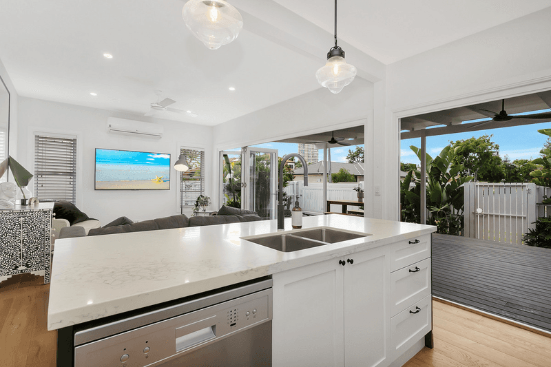 10 Lemana Lane, BURLEIGH HEADS, QLD 4220