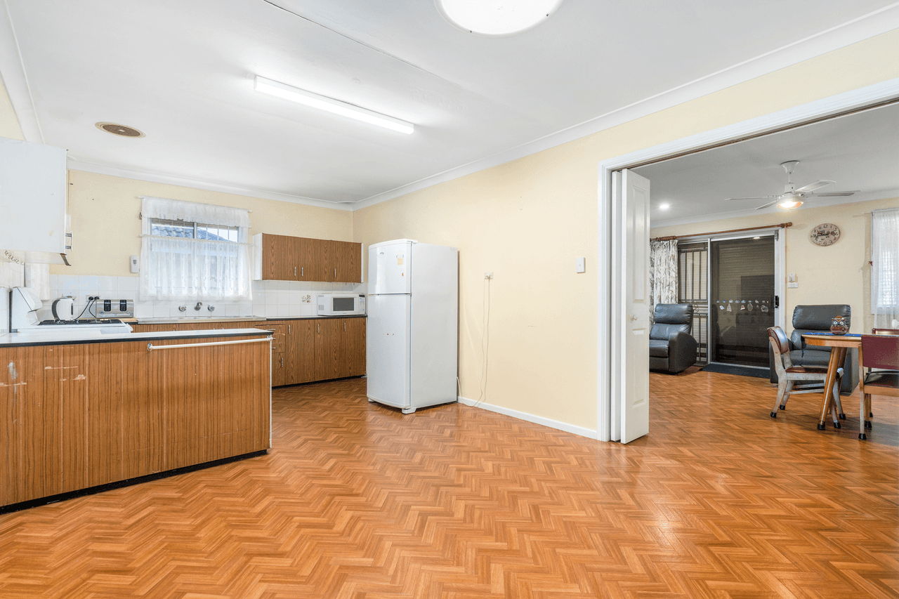 11 Fernlea Place, CANLEY HEIGHTS, NSW 2166