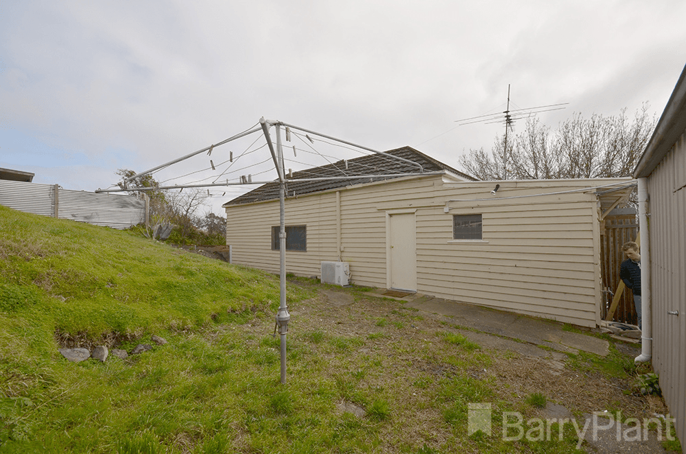 15 Peake Street, Golden Point, VIC 3350