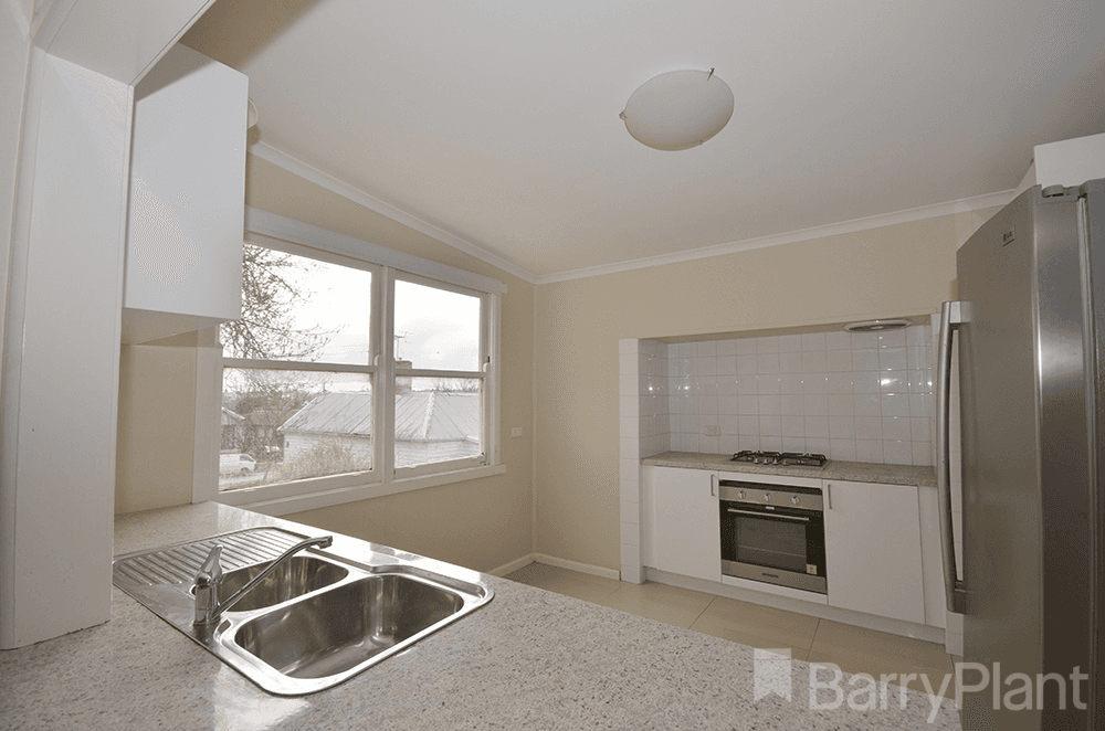 15 Peake Street, Golden Point, VIC 3350