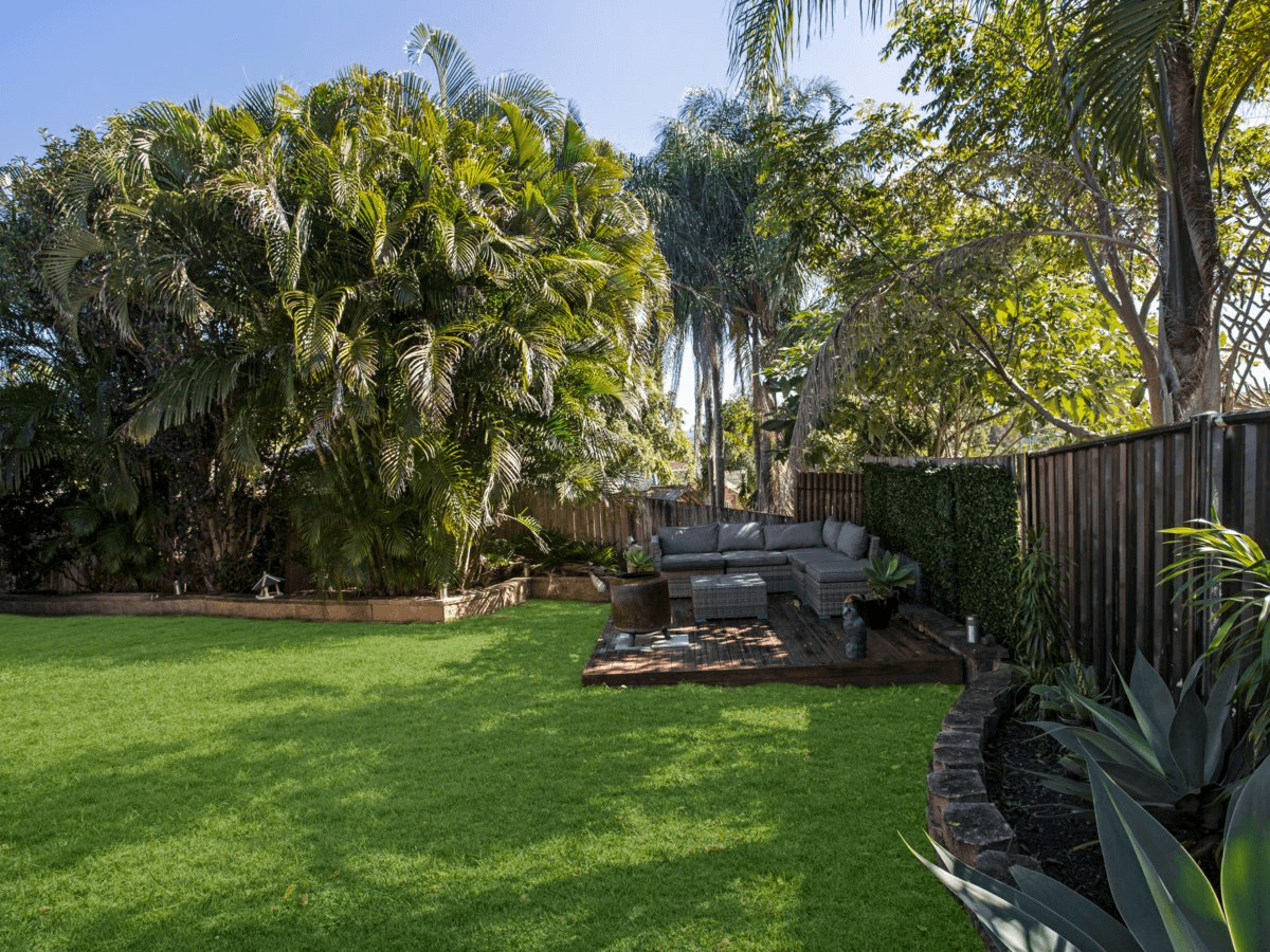 4 Avonbury Court, CARRARA, QLD 4211