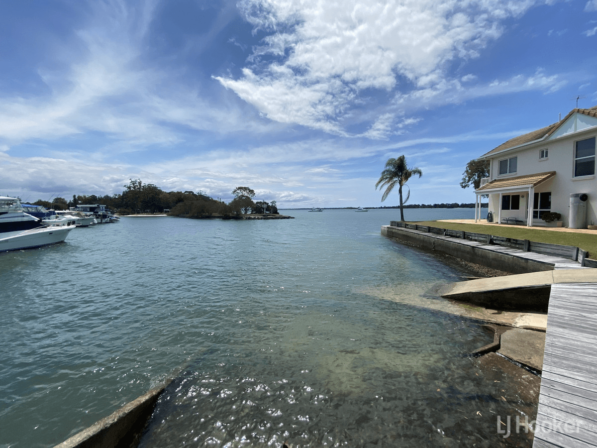 14/18 Spinnaker Quay, SANDSTONE POINT, QLD 4511