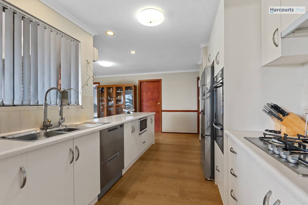 28 Bounty Road, HALLETT COVE, SA 5158