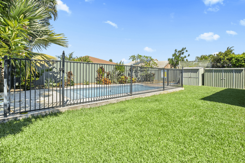 14 Auk Avenue, BURLEIGH WATERS, QLD 4220