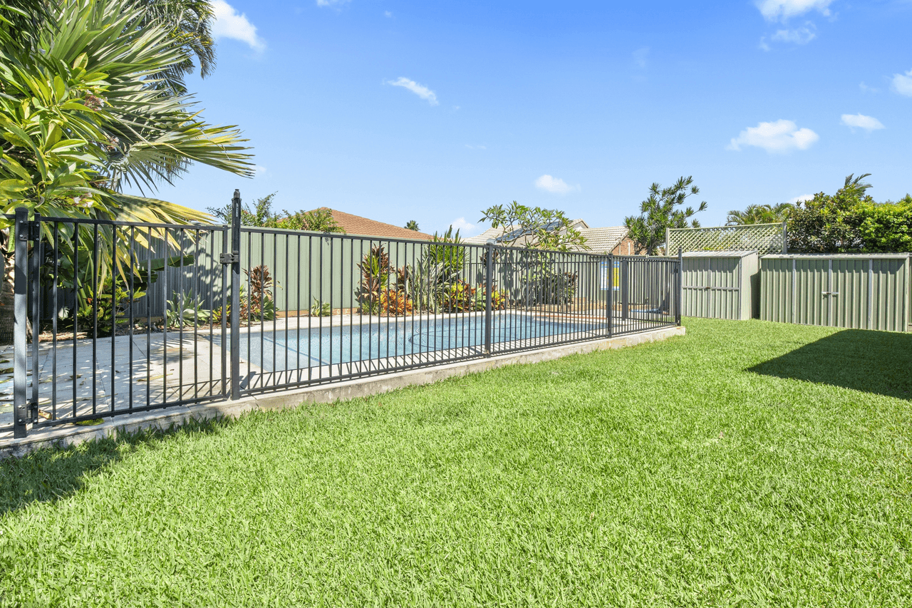 14 Auk Avenue, BURLEIGH WATERS, QLD 4220