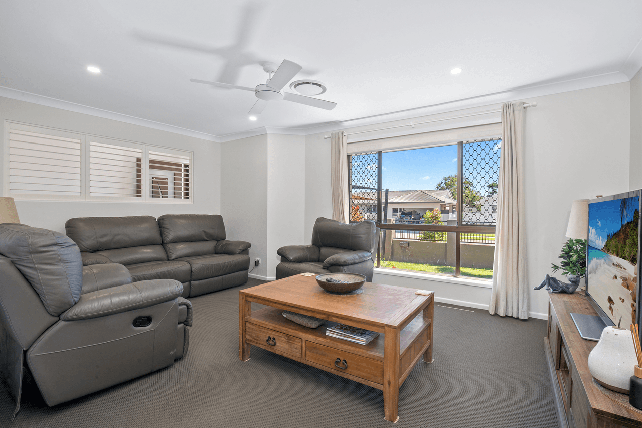 14 Auk Avenue, BURLEIGH WATERS, QLD 4220